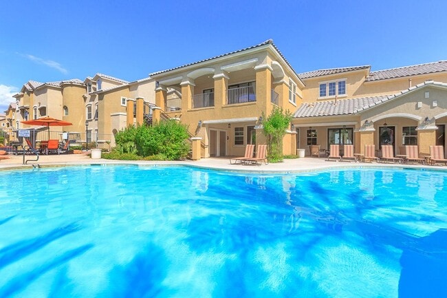 Building Photo - Esplanade