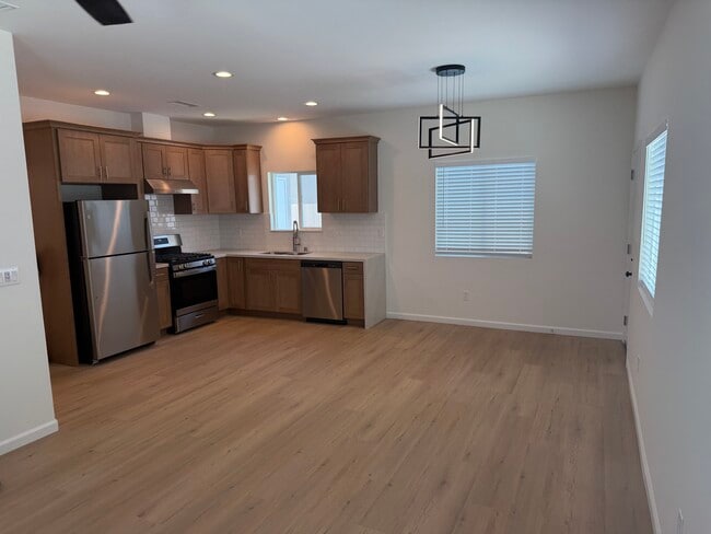Building Photo - 4621 E Mountain View Dr