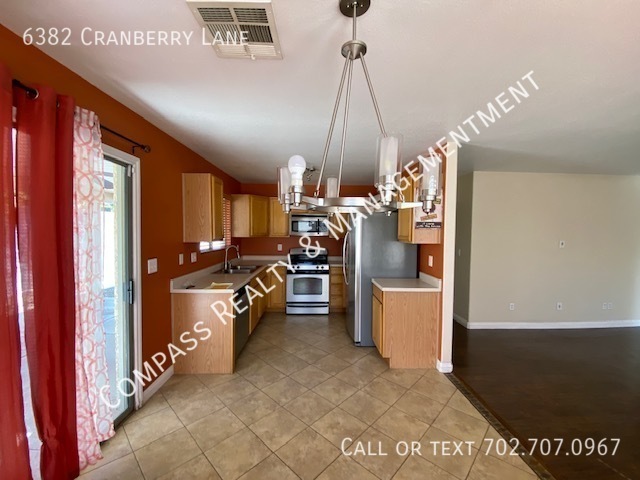 Building Photo - 3-bedroom single-family home