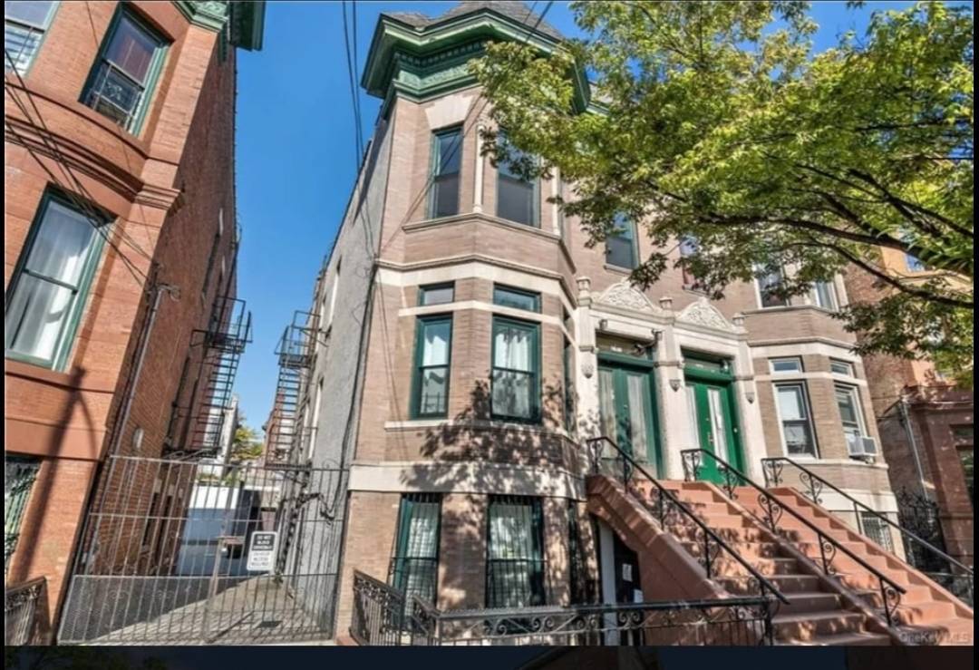 Foto principal - 749 Kelly St