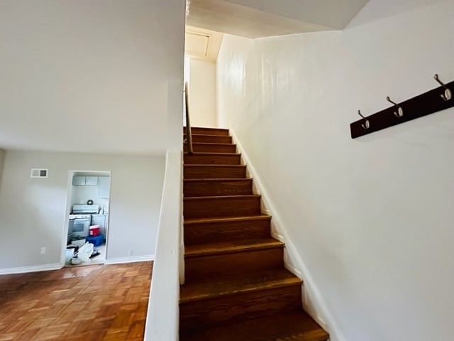 Building Photo - 2252 Roanoke Dr