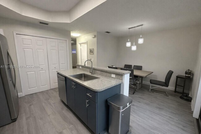 Foto del edificio - 10557 SW 6th St