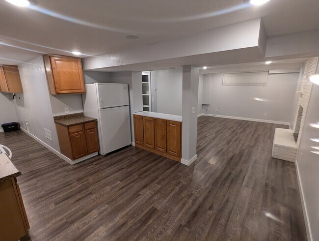 Photo - 245 W Ardmore Pl Apartments