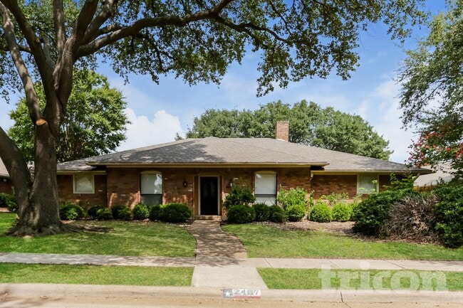 Building Photo - 2407 Honeysuckle Dr