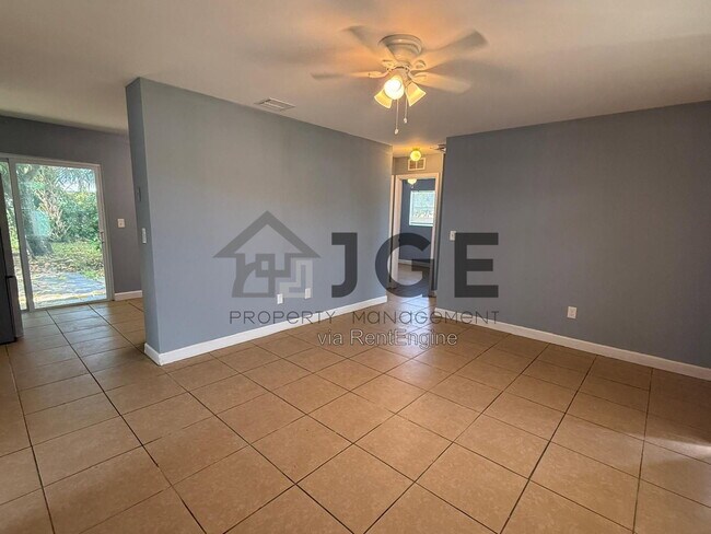 Foto del edificio - 1218 W 25th St