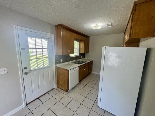 Foto del edificio - Charming 3BR/2BA home in Dothan, AL - Appl...