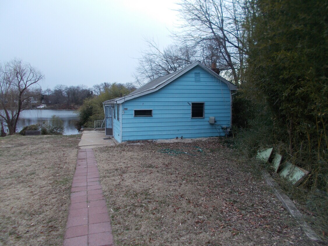 Primary Photo - 8030 Fort Smallwood Rd