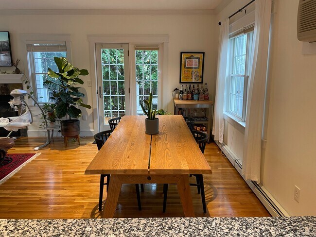 Comedor - 38 Lourdes Ave