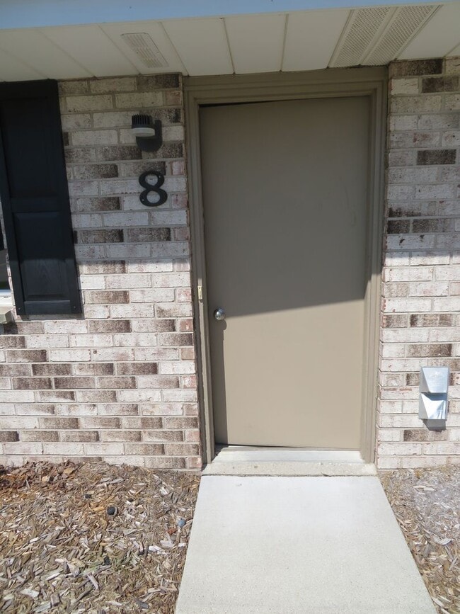 Building Photo - 628 W State St