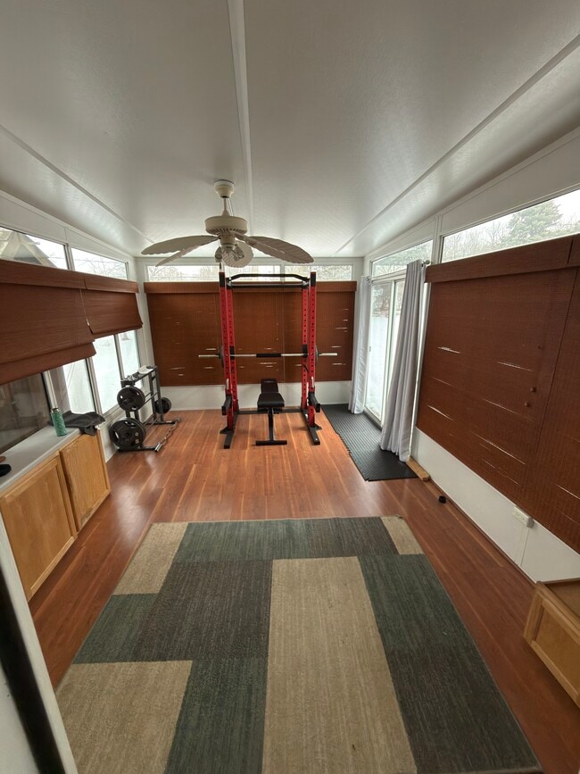 Foto del edificio - 560 Glen Pl