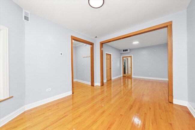 Foto del edificio - 2911 W Belden Ave