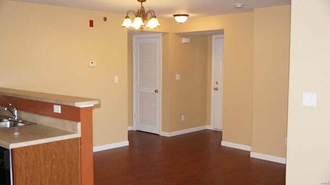 Foto del edificio - 10201 Spring Creek Ln