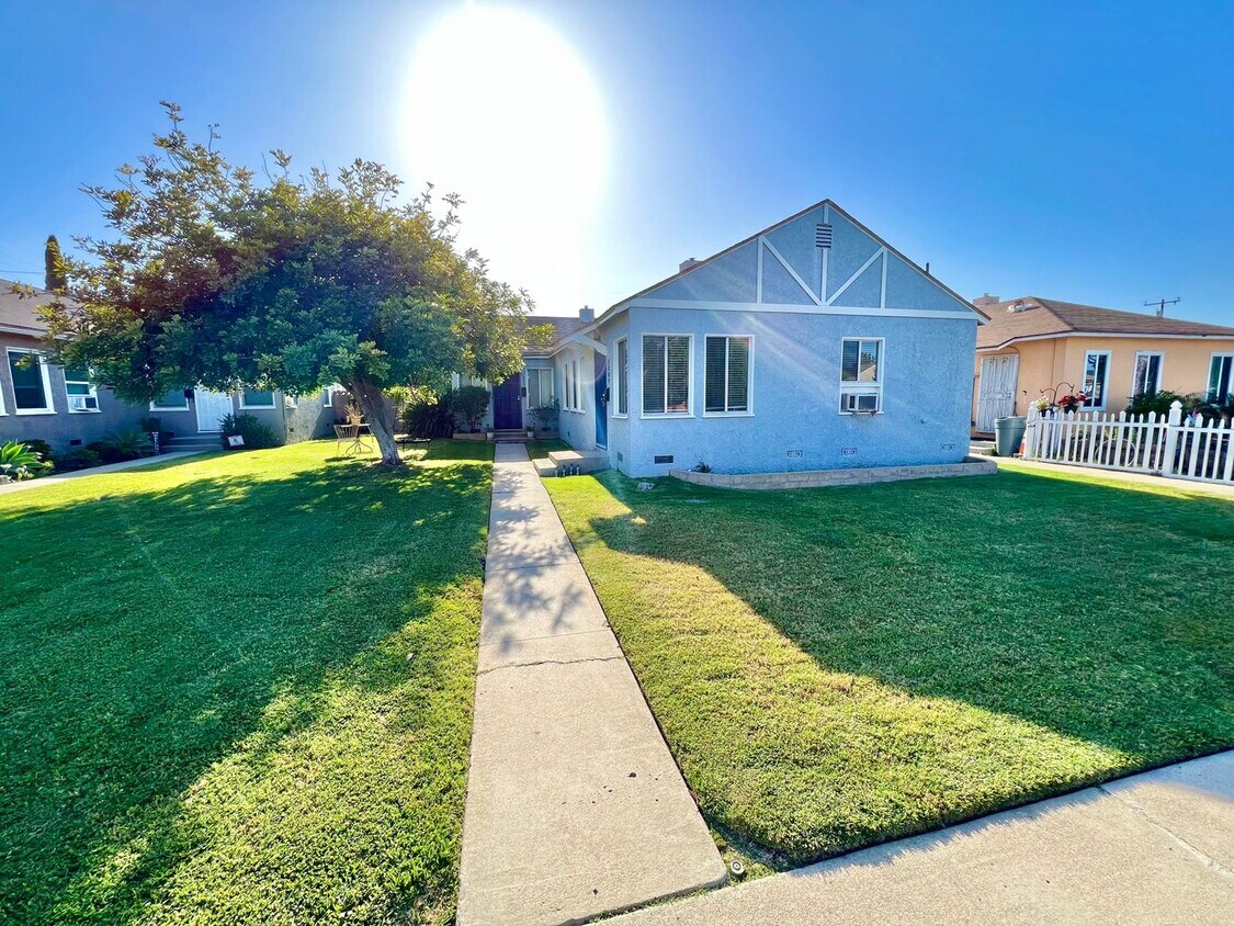 Primary Photo - 2209-2211 Grand Ave