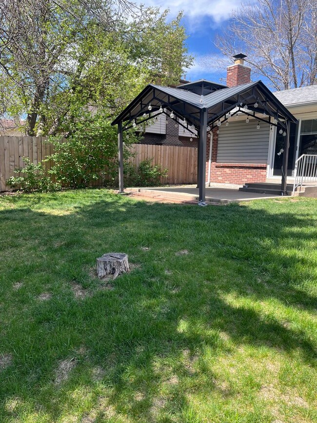 Building Photo - Spacious 5 Bedroom, 3 Bath Home Available ...