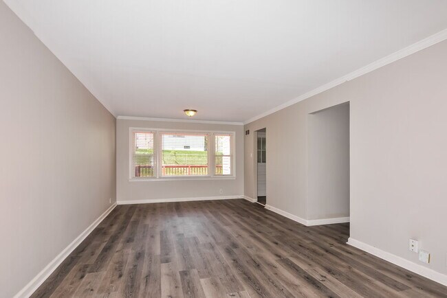 Building Photo - 1437 Ballard Dr