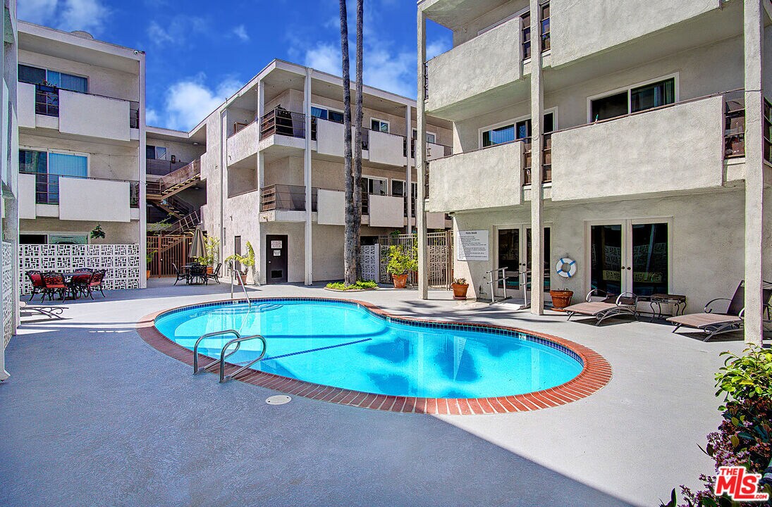 Foto principal - 4445 Cartwright Ave