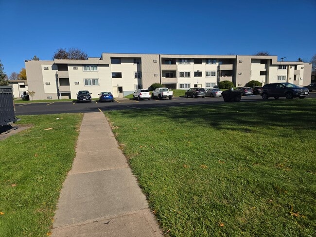 Building Photo - Cedarwood Crossings