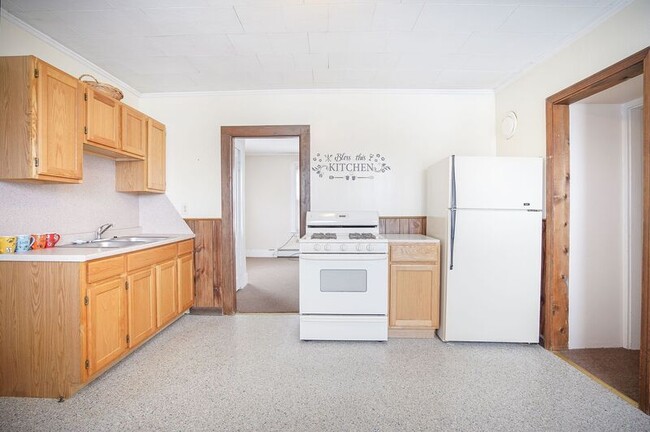 Building Photo - 13 Weston St