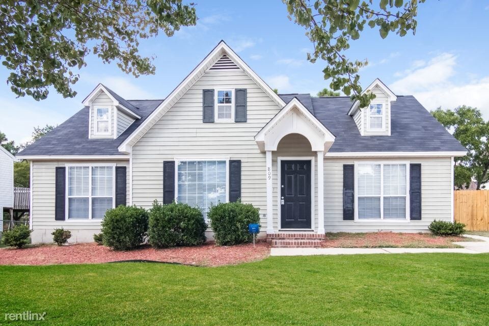 Foto principal - 809 Winslow Way
