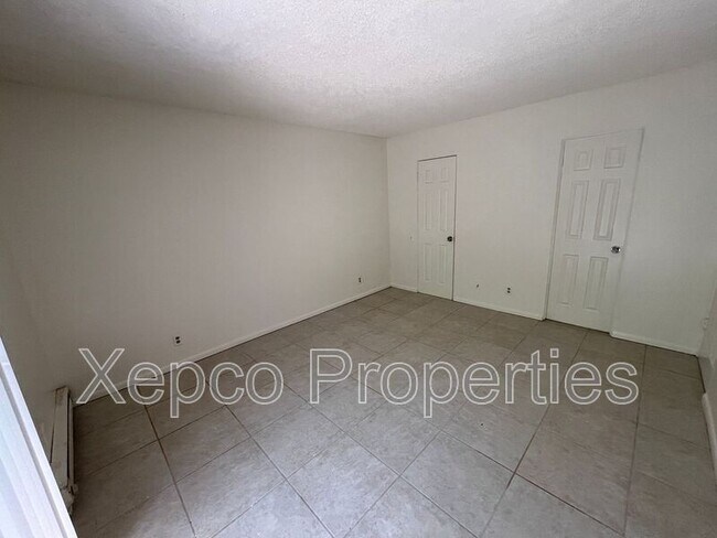 Building Photo - 556 E Chuckwalla Rd