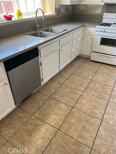 Building Photo - 26379 Bodega Ct