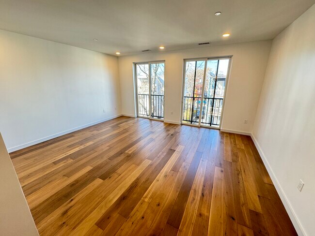 Building Photo - 97 Elmwood St
