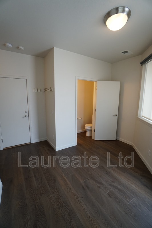 Photo - 518 Park Ave W Townhome