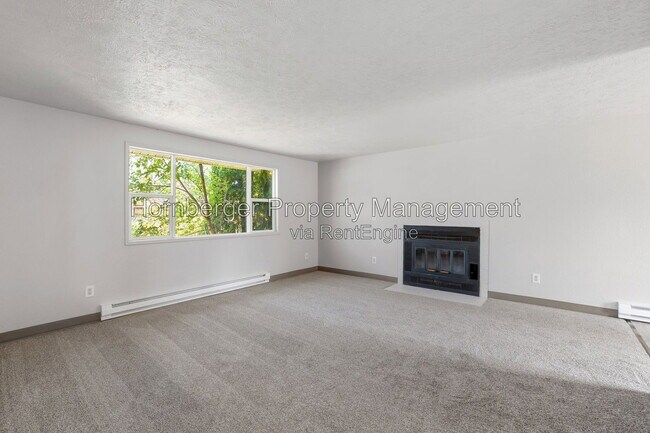 Foto del edificio - 1721 N Glenn Rd