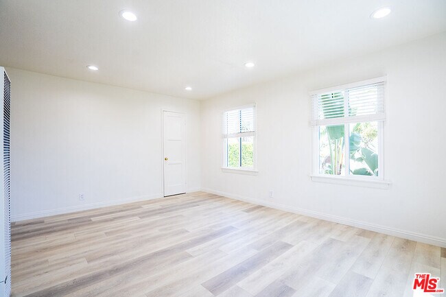 Foto del edificio - 1363 Hauser Blvd
