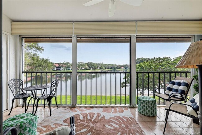 Building Photo - 6110 SE Martinique Dr