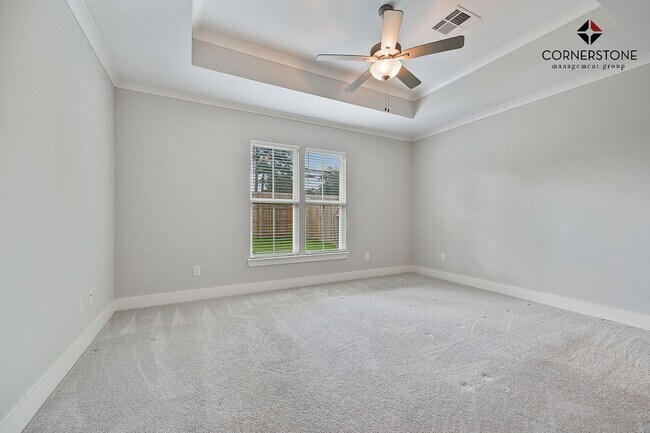 Foto del edificio - YOUR GATEWAY TO MODERN RENTING! LOVELY 4 B...