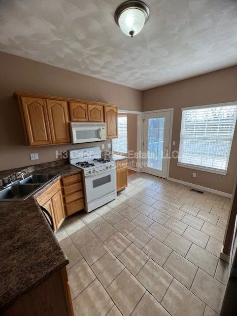 Foto del edificio - 1016 Steven Dee