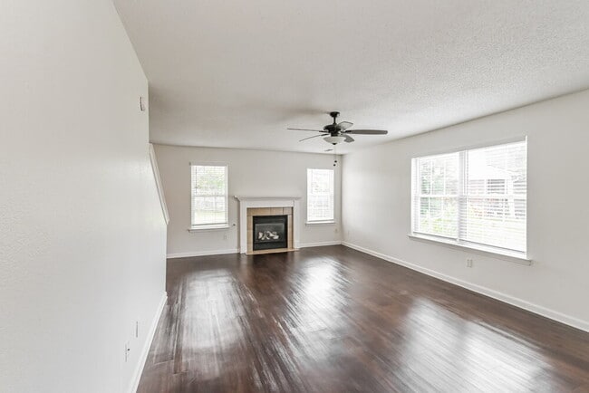 Building Photo - 7338 Green Ash Dr