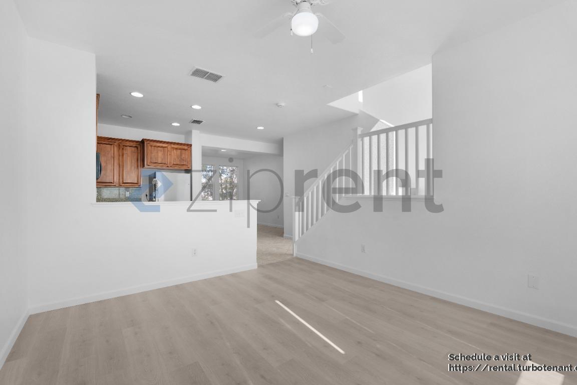 Foto principal - 10923 Tower Park Dr