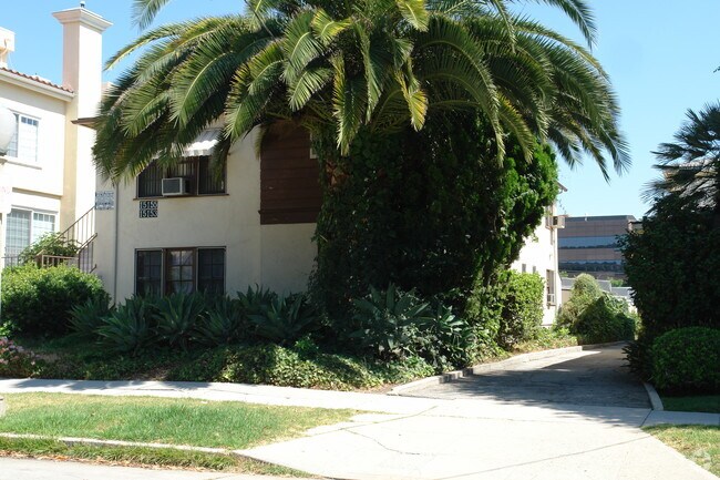 Building Photo - 15153 Dickens St