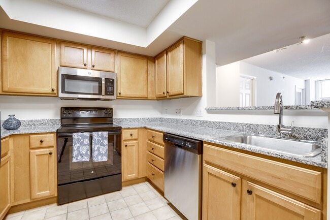 Una cocina en West End Residences, Washington, 20037 - West End Residences
