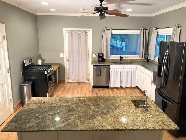 Nice spacious kitchen - 1915 Boston S Ave