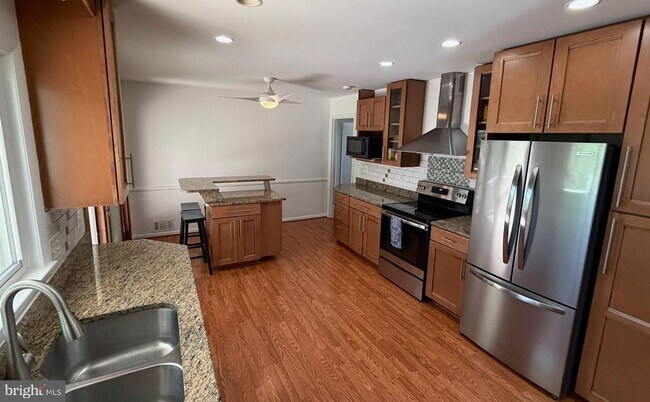Building Photo - 604 Yeonas Dr SW