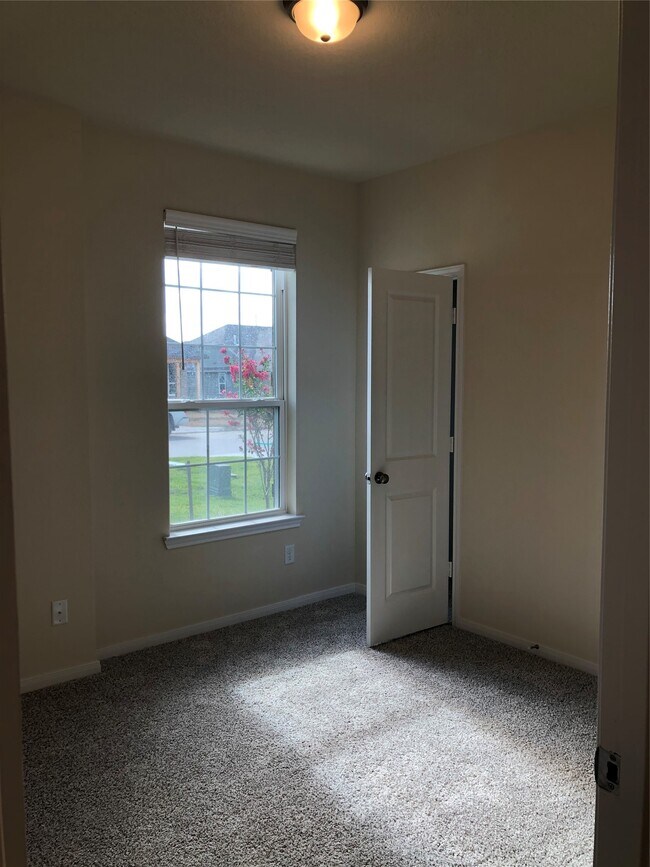 Foto del edificio - 1006 Old Vine Rd