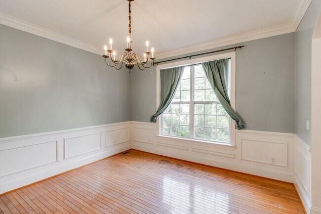 Foto del edificio - Beautiful All Brick Custom Home In Lake Ca...
