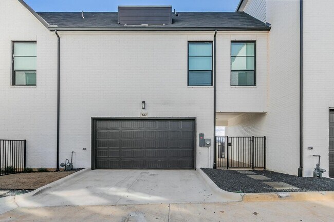 Building Photo - Excellent 3 bedroom 2.5 bath in Arlington