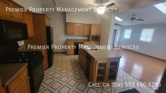 Building Photo - Massive 5 Bedroom Off Of Blankenbaker