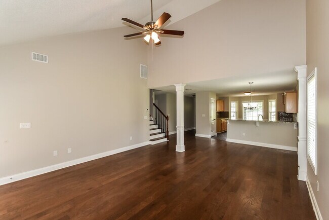Building Photo - 709 Williamsburg Ct