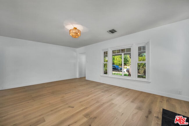 Building Photo - 854 25th St