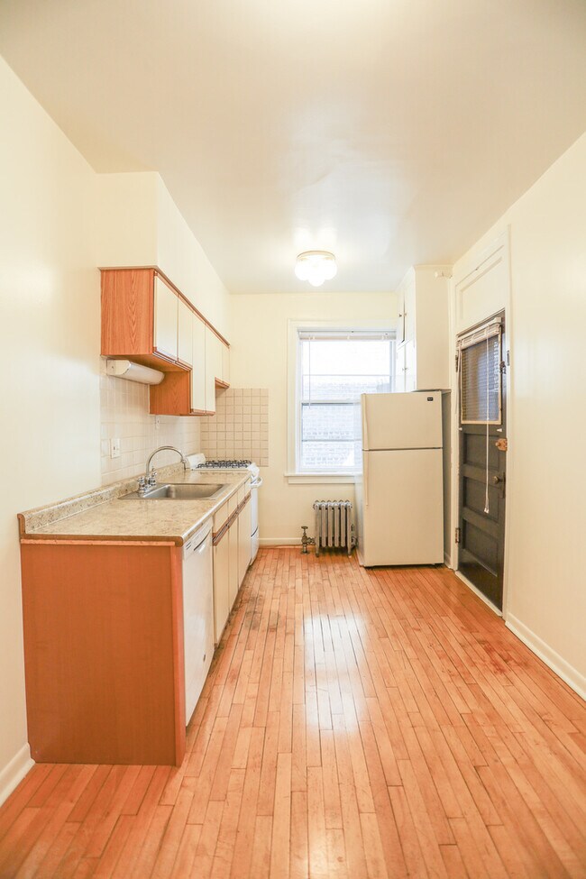 Foto del edificio - 4415 N Greenview Ave