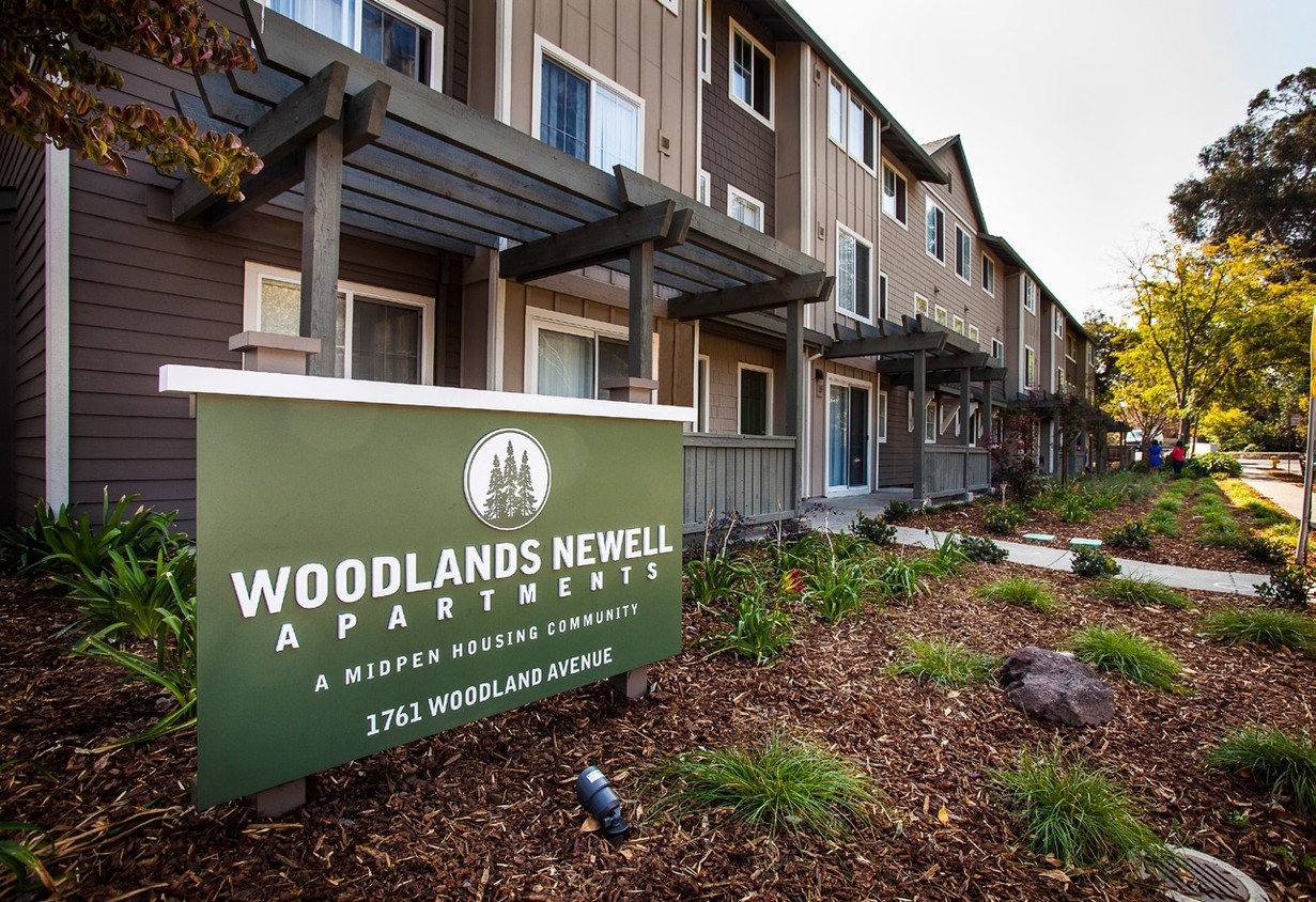 Foto del edificio - Woodlands Newell Apartments