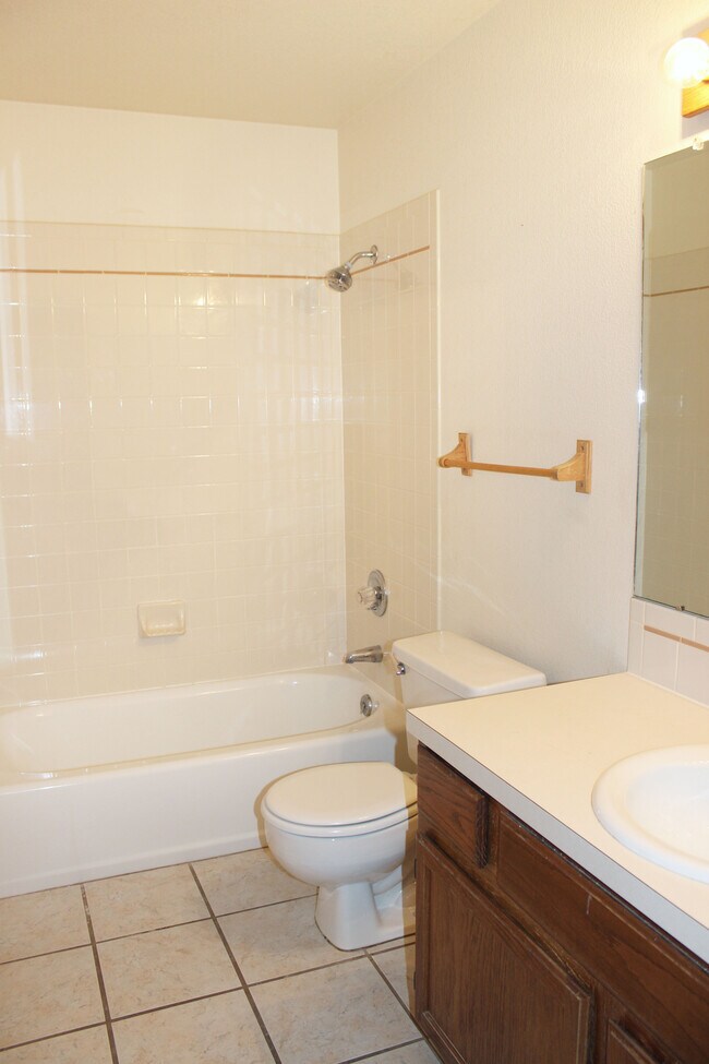 Baño superior - 1025 Centennial Dr