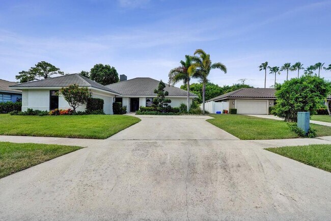 Foto del edificio - Boca Raton Beautifully Updated 4 Bedroom Pool Home