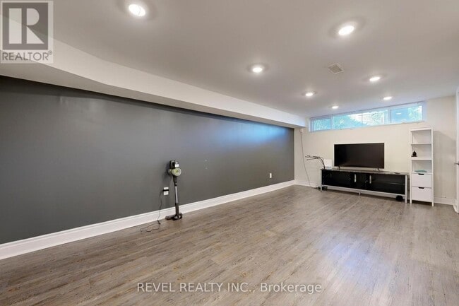 Photo du bâtiment - 213 Rosedale Dr