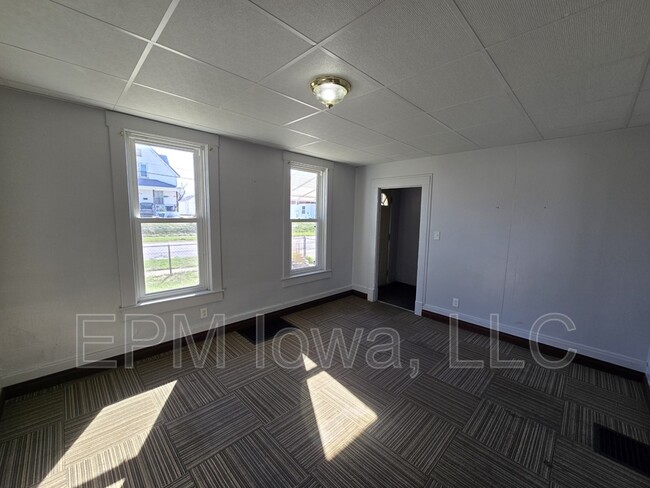 Building Photo - 1017 19th St SE